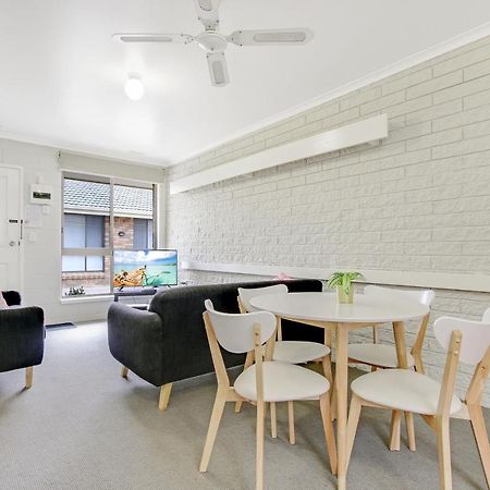 Hybiscus Waterfront Apartments Lakes Entrance Εξωτερικό φωτογραφία